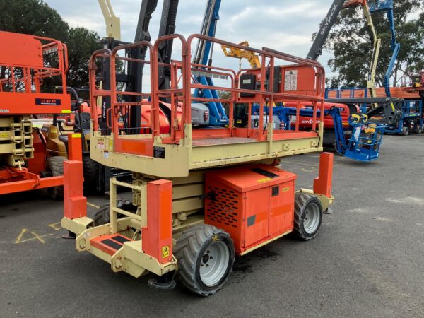 Tijera diésel JLG 260MRT